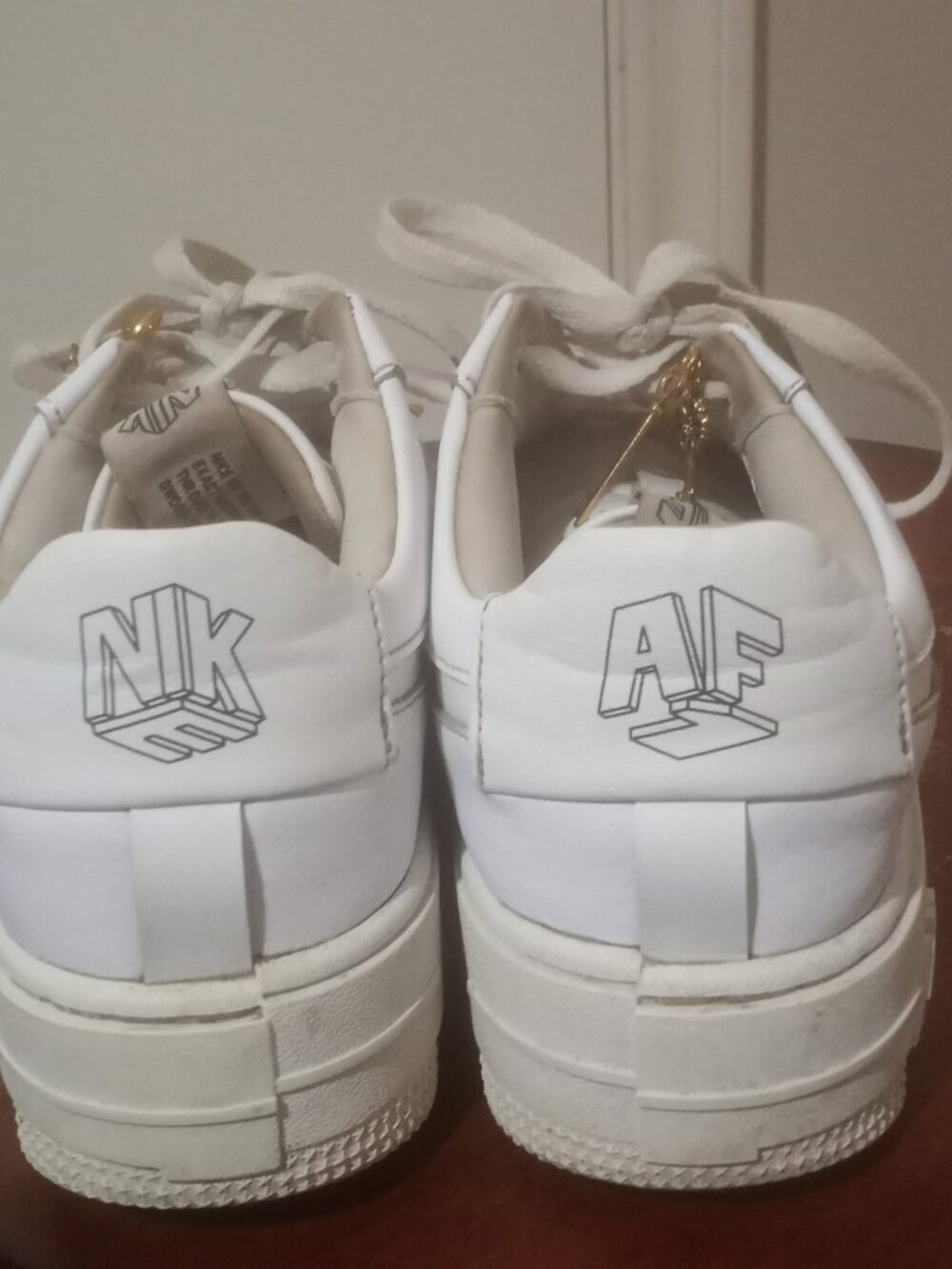 Nike Air Force 1 Pixel Womens Size 8 White Lifestyle Sneakers Gold Chain Key - Picture 12 of 14